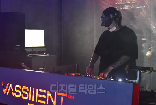 []` ݸ` ϴ DJ AIN